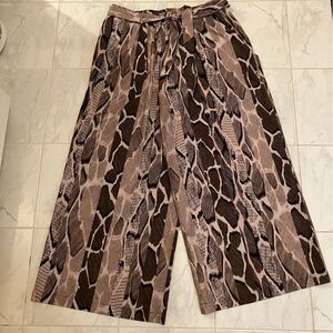 Nene Leakes wide leg Snake Print Pants with waist belt tie. EUC!